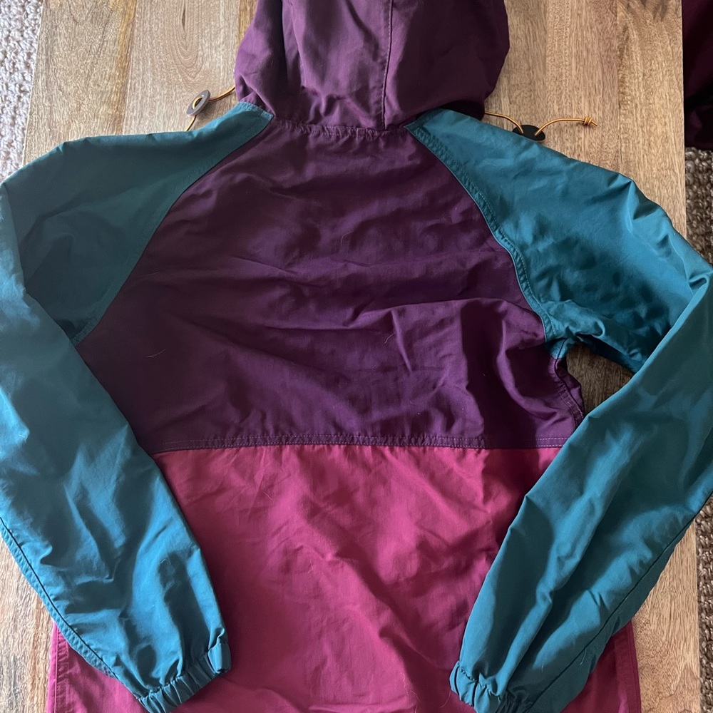 Fit is oversized. Excellent lightweight jacket for the spring.